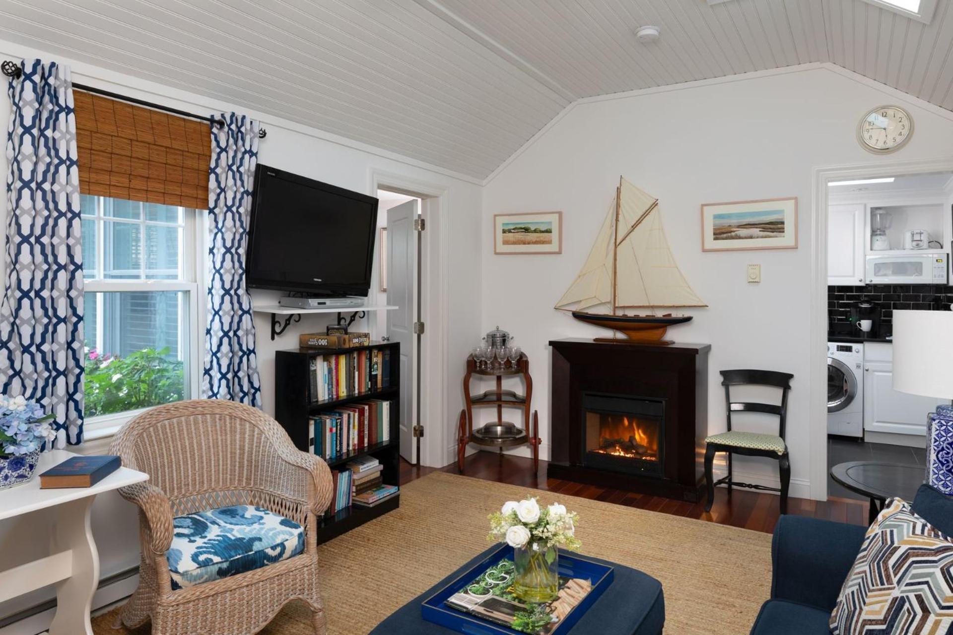 Harbor Knoll Bed And Breakfast Greenport Exterior photo